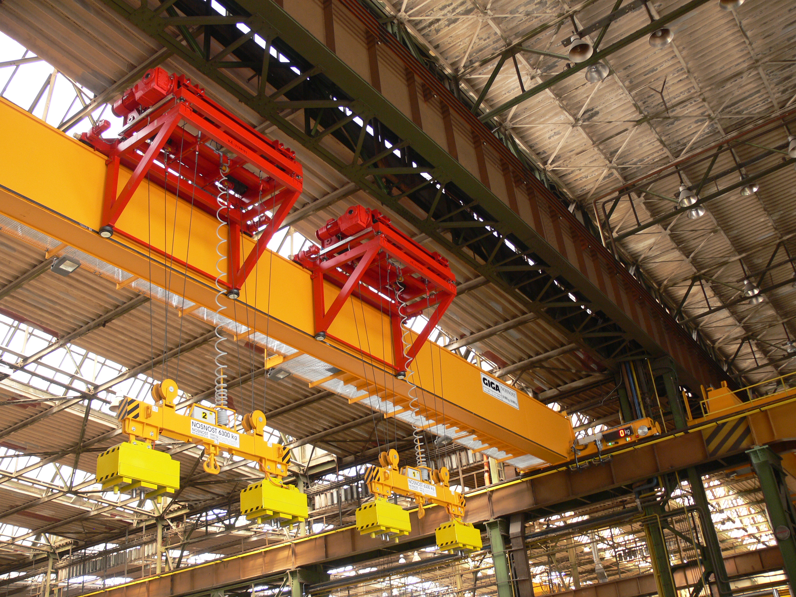 Поставка специальных мостовых кранов с консольными талями для металлургического склада NYPRO
